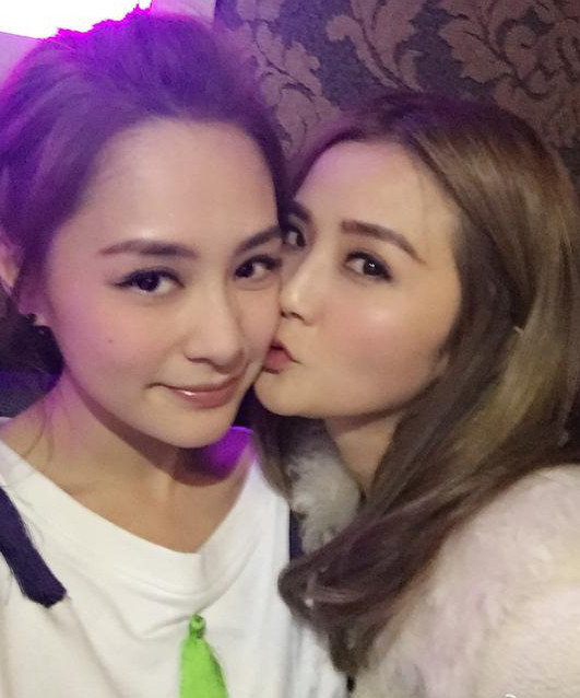 阿娇庆38岁生日 阿Sa献吻