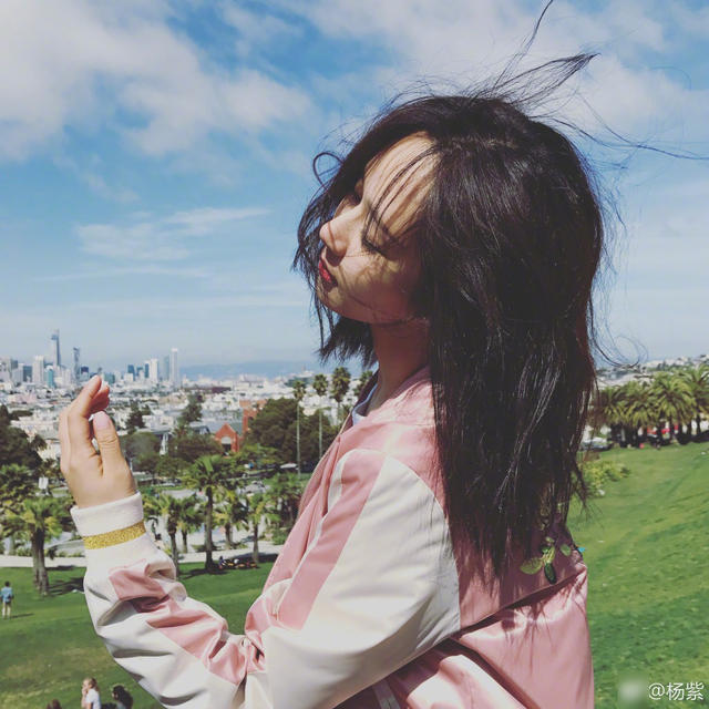杨紫晒照秀美腿 强调“照片真没修”（组图） - 5