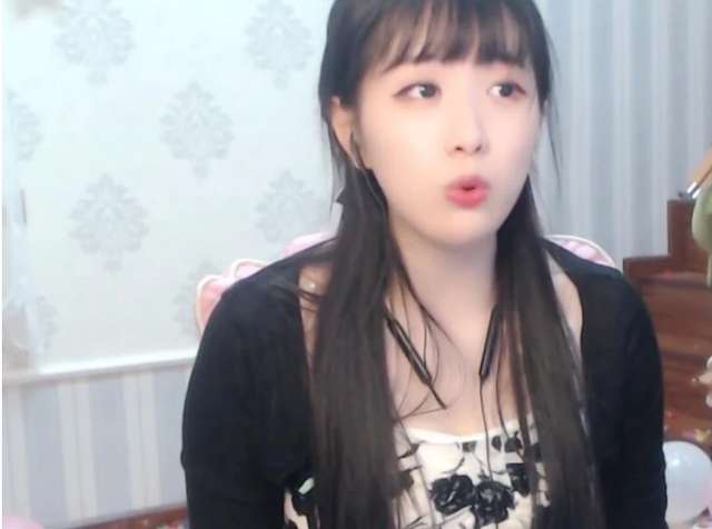 猪猪小悠泪洒直播间，下头男人身攻击，当事人被怒喷毫无悔改！