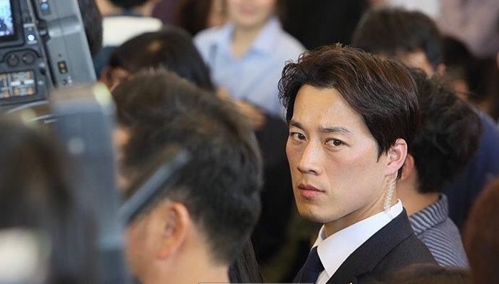 文在寅保镖爆红 与总统并称青瓦台F4(组图)
