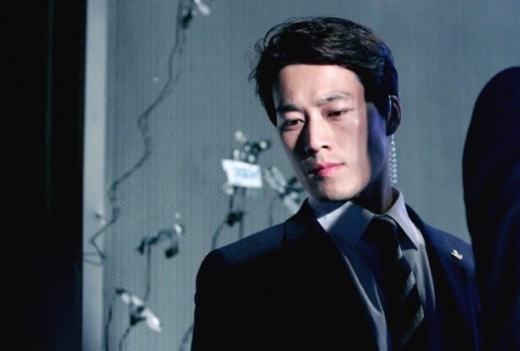 文在寅保镖爆红 与总统并称青瓦台F4(组图)