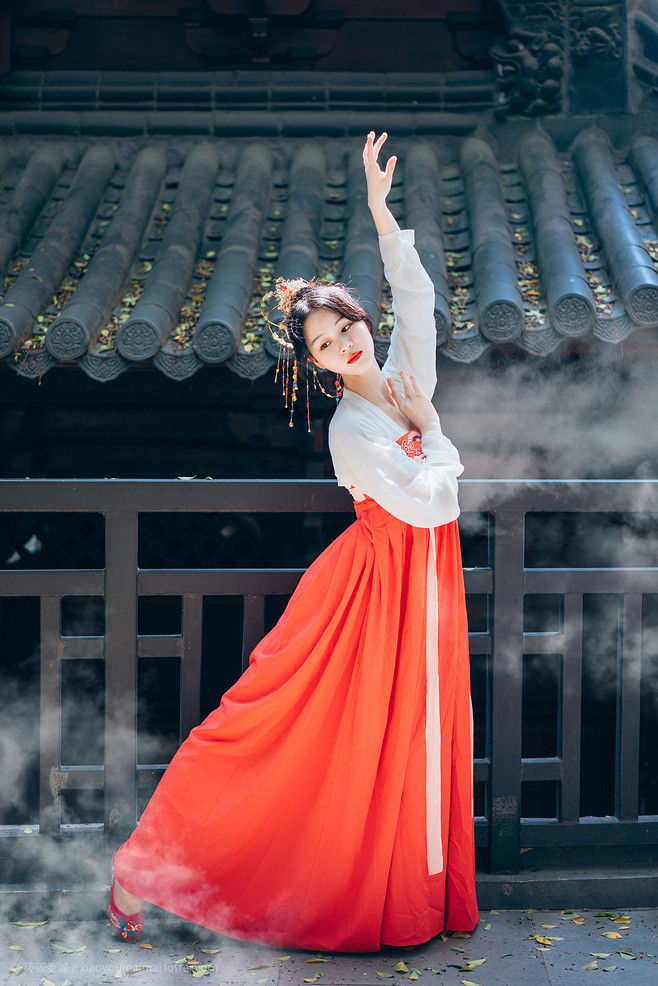 风吹仙袂飘飘举,疑是仙女下凡来,古装美女写真赏
