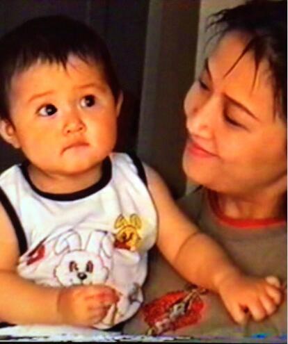 关晓彤幼时照罕见曝光 小脸肉嘟嘟超萌