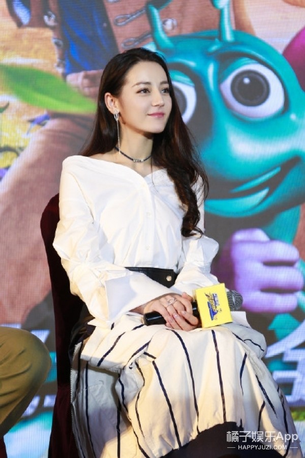 天呐!娜扎热巴大撞衫,新疆姑娘谁胜了?