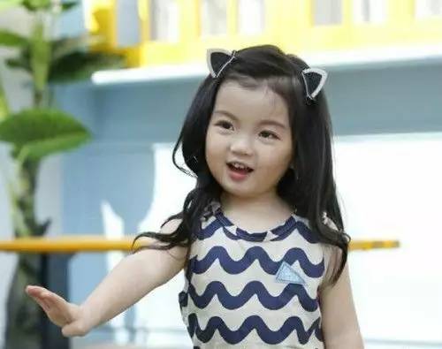 关关长得像阿拉蕾?欧阳娜娜和甜馨竟撞脸蕾哈