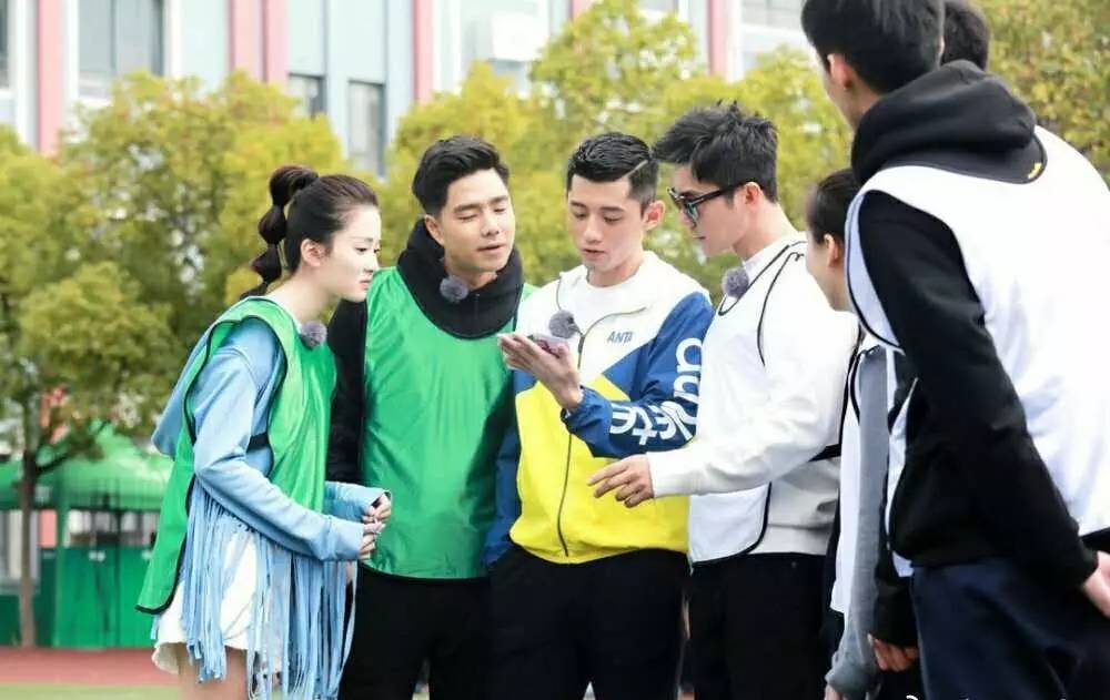 关关长得像阿拉蕾?欧阳娜娜和甜馨竟撞脸蕾哈