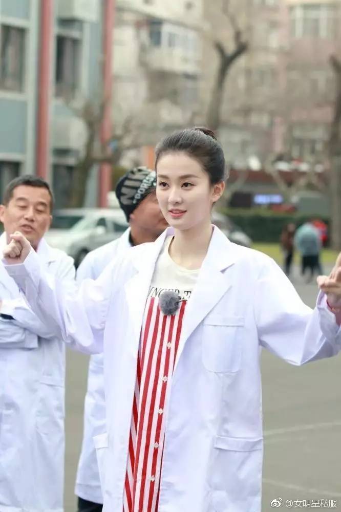 关关长得像阿拉蕾?欧阳娜娜和甜馨竟撞脸蕾哈