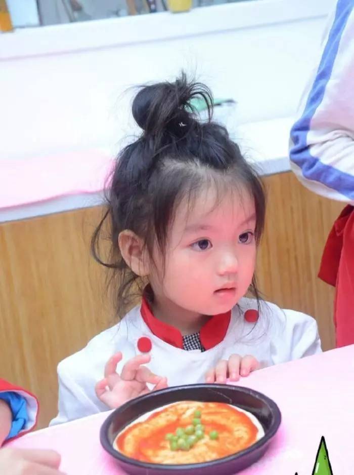 关关长得像阿拉蕾?欧阳娜娜和甜馨竟撞脸蕾哈