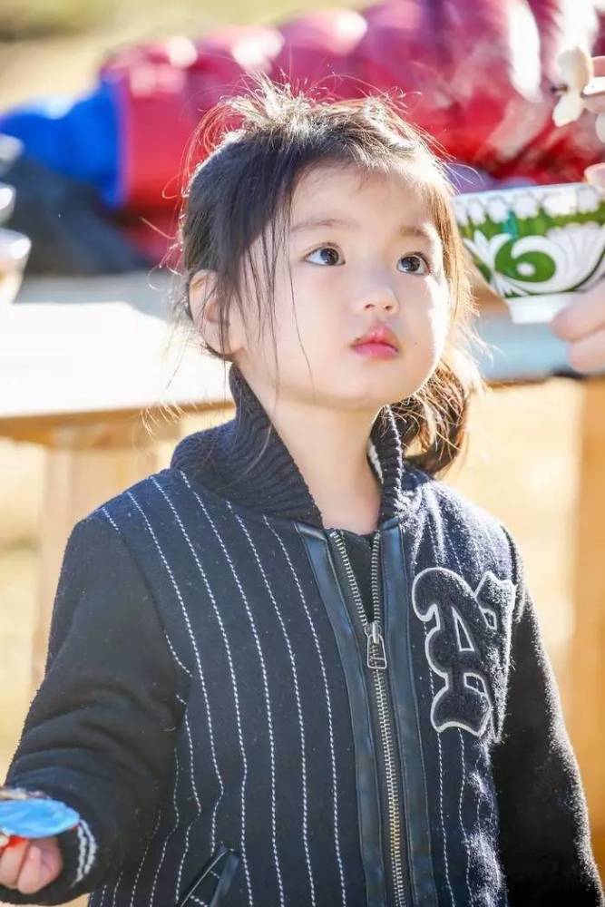 关关长得像阿拉蕾?欧阳娜娜和甜馨竟撞脸蕾哈