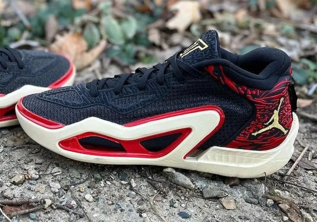 “塔图姆 1 代” 高清实物来了！但又被锤 “不是签名鞋”