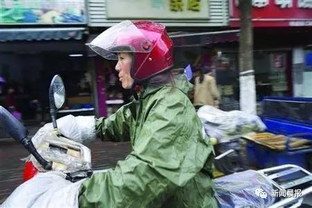 上海外卖接单王竟是个女骑手!一年跑两万多公