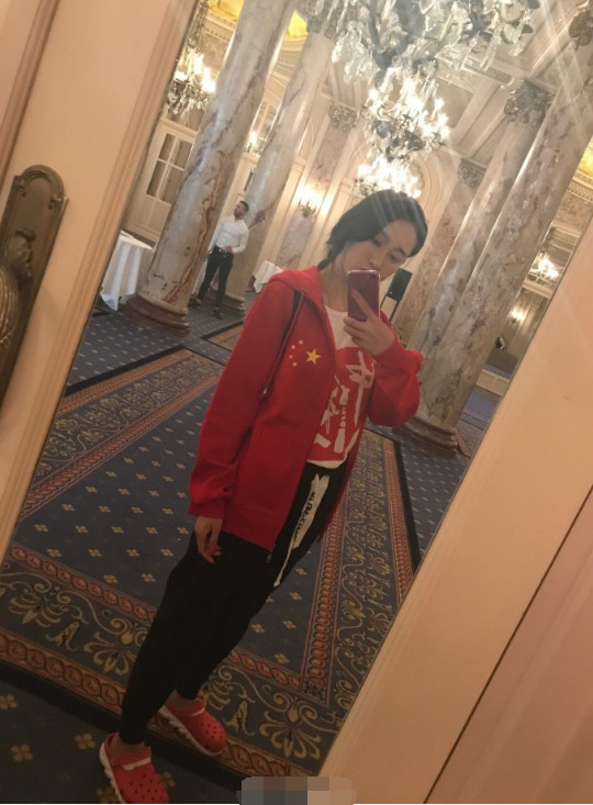 “国旗女”三度哽咽谈戛纳行：为什么大家不能开明一点？（组图） - 3