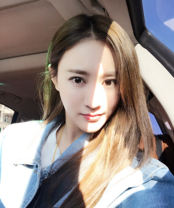 “国旗女”三度哽咽谈戛纳行：为什么大家不能开明一点？（组图） - 6