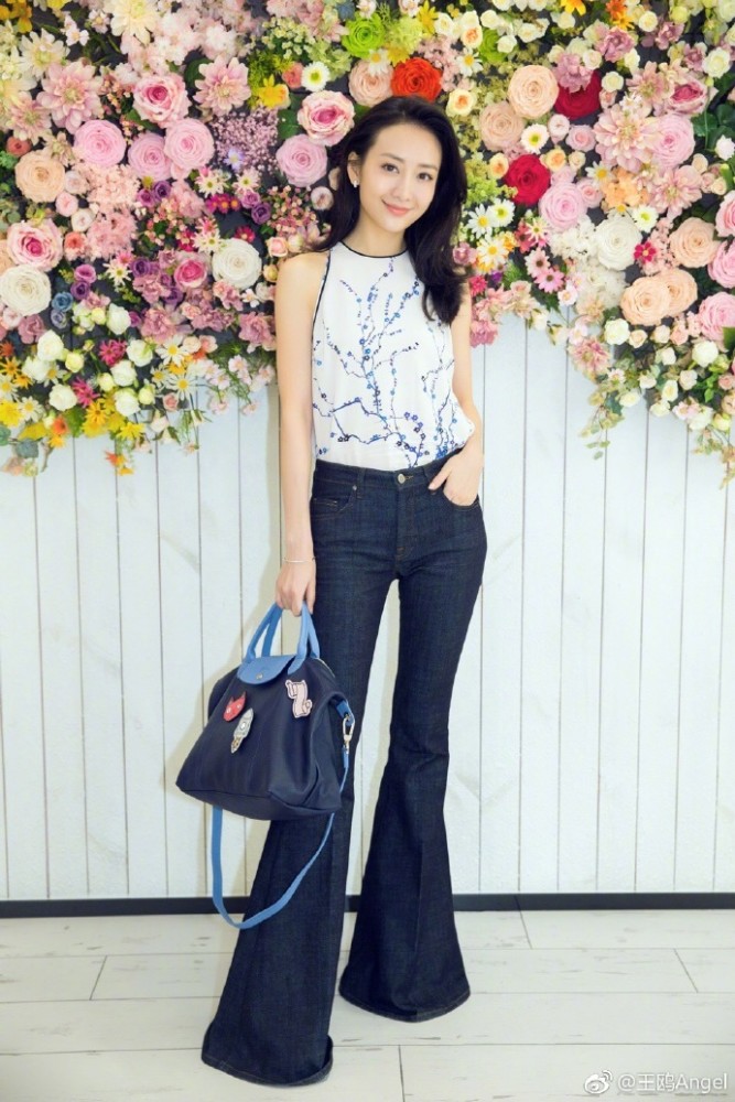 热衷晒腿的王鸥,真实腿长被比她矮的蔡依林杨