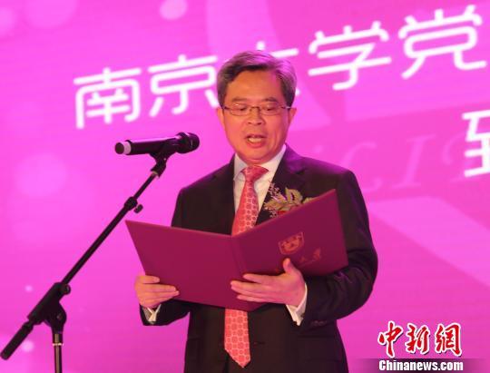 南京大学115周年校庆：115对新人办集体婚礼