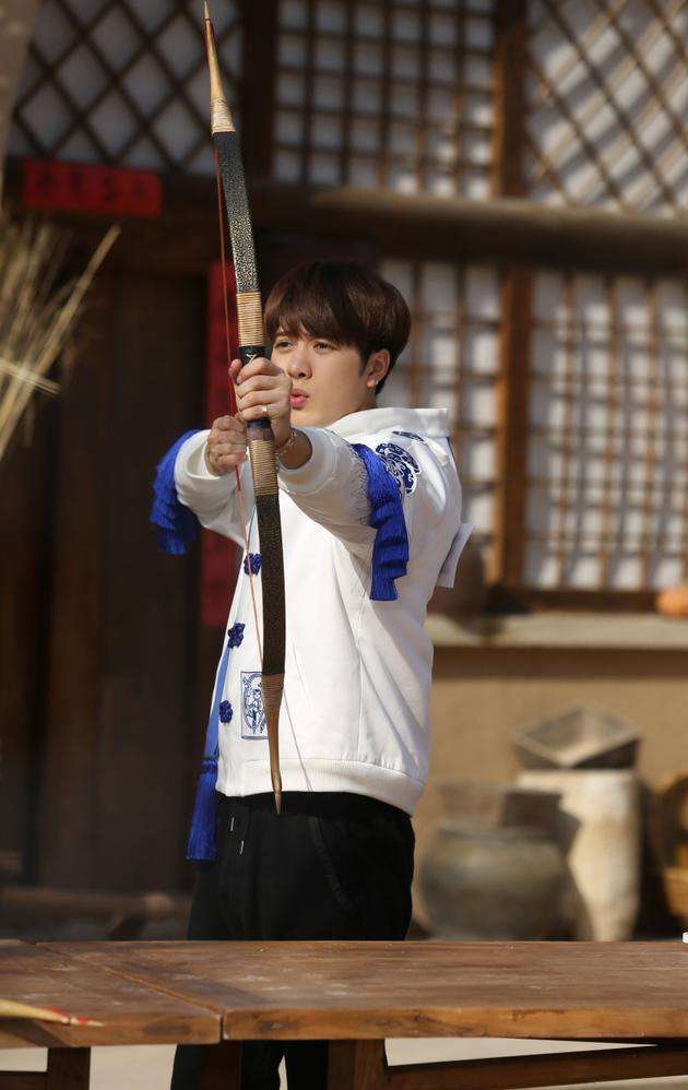 王嘉尔不加迪丽热巴微信,到底是为什么