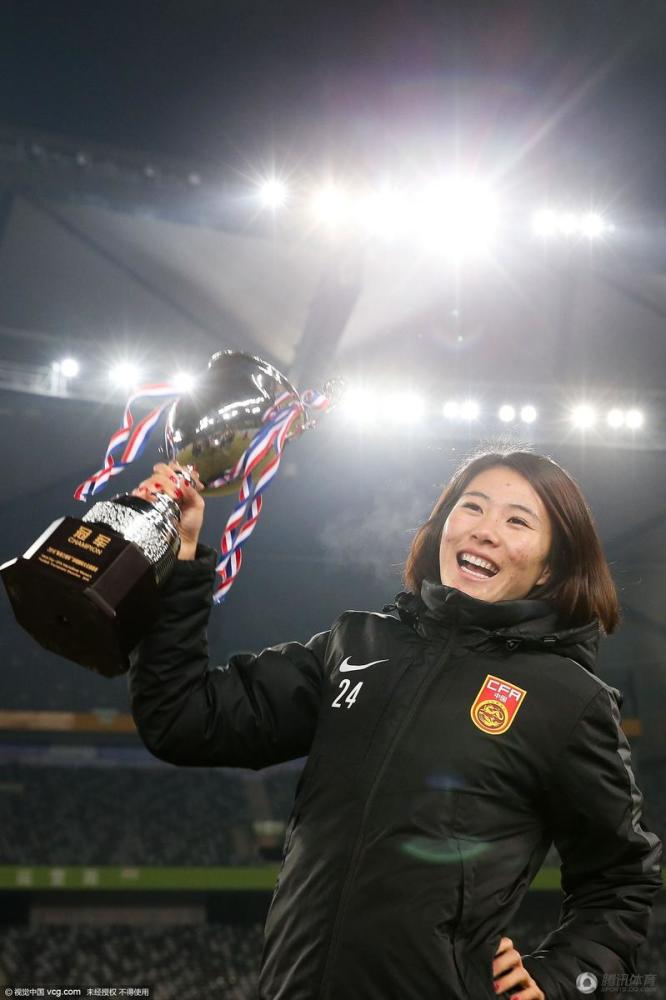 女足庆祝四国赛夺冠 留最美自拍