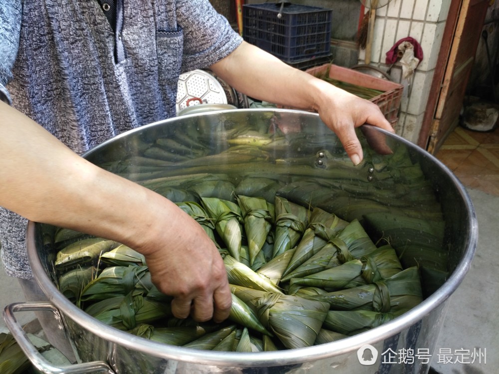 河北手工包粽子端午节一天能卖上1万个