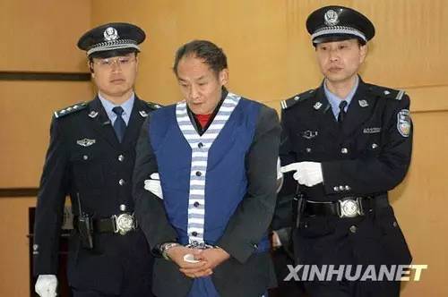 仍活在假虎余威里的周正龙：我让记者把你搞掉