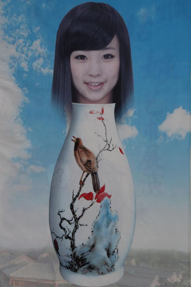 山东现"花瓶姑娘" 自称花瓶中活18年