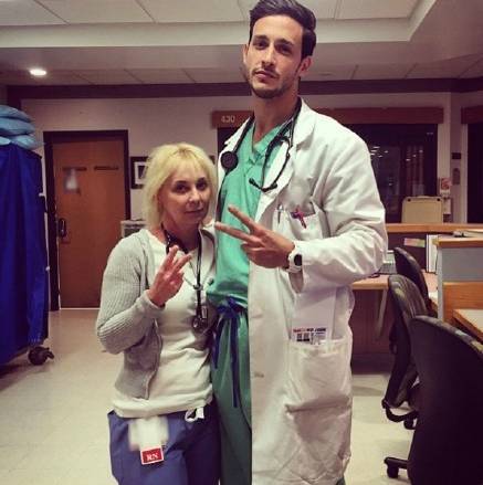  全球最性感医生 ,还怎么让人好好看病?!_订阅_