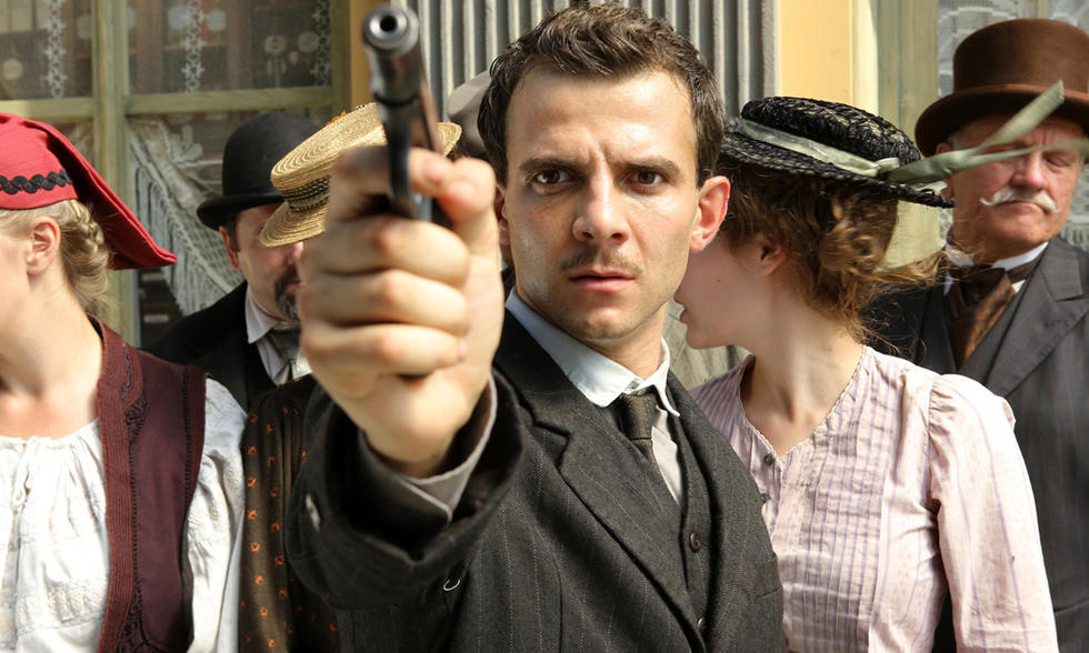 伤城萨拉热窝 20年前这里上万人死亡_腾讯新闻