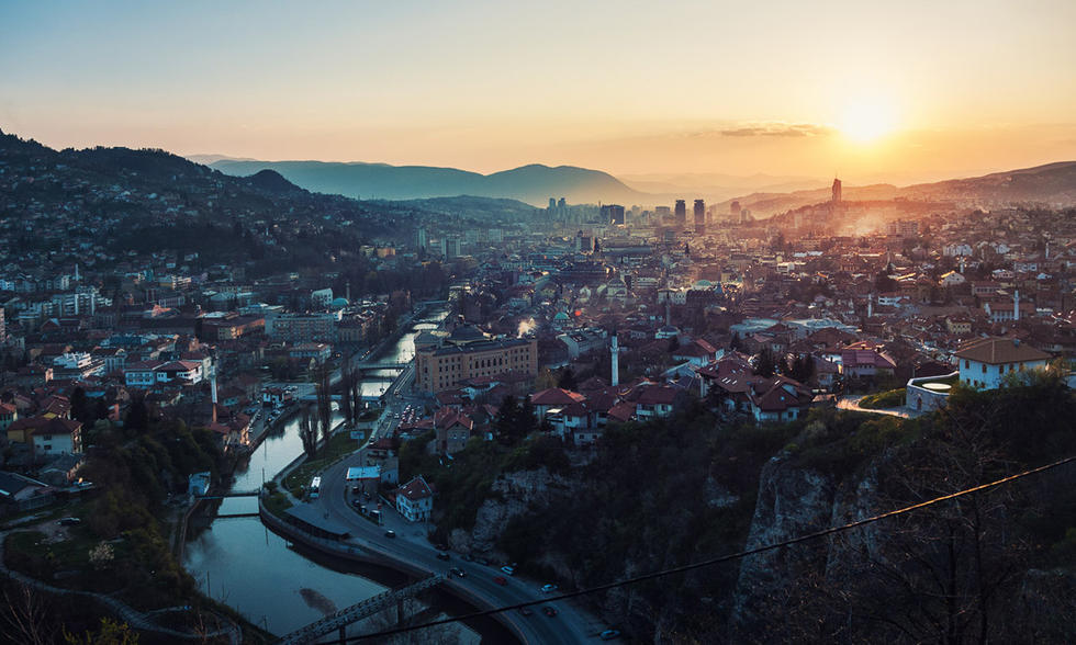 伤城萨拉热窝 20年前这里上万人死亡