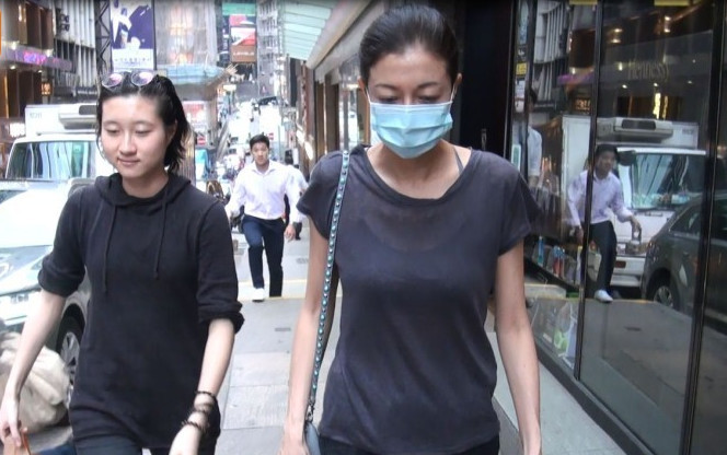 ”小龙女“吴卓林出院 手腕处有数十条自残伤痕触目惊心（组图） - 1