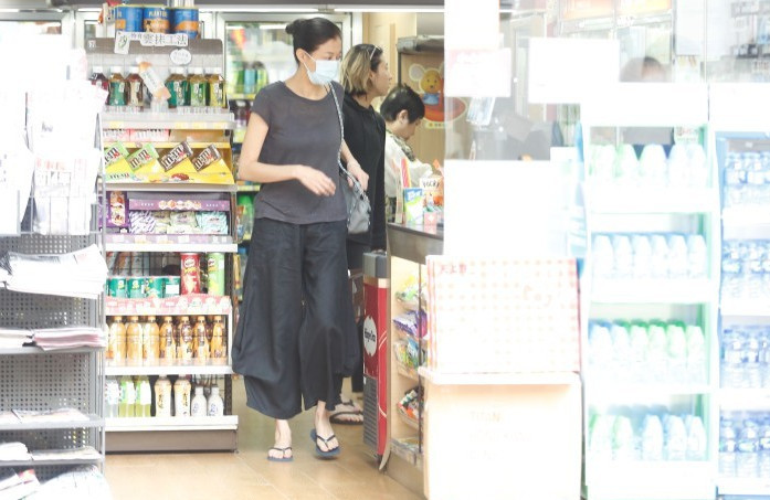 ”小龙女“吴卓林出院 手腕处有数十条自残伤痕触目惊心（组图） - 9