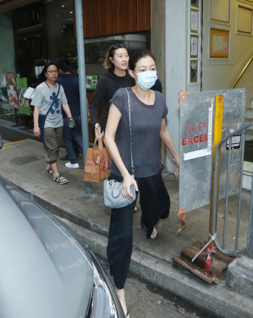”小龙女“吴卓林出院 手腕处有数十条自残伤痕触目惊心（组图） - 11