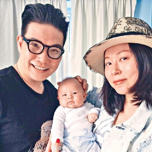 他曾红极一时 如今抱娃陪总裁妻子逛街甘心做背后的男人！（组图） - 5