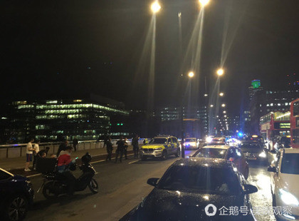 伦敦塔桥发生汽车冲撞行人事件，疑似伴随其他袭击（组图） - 4
