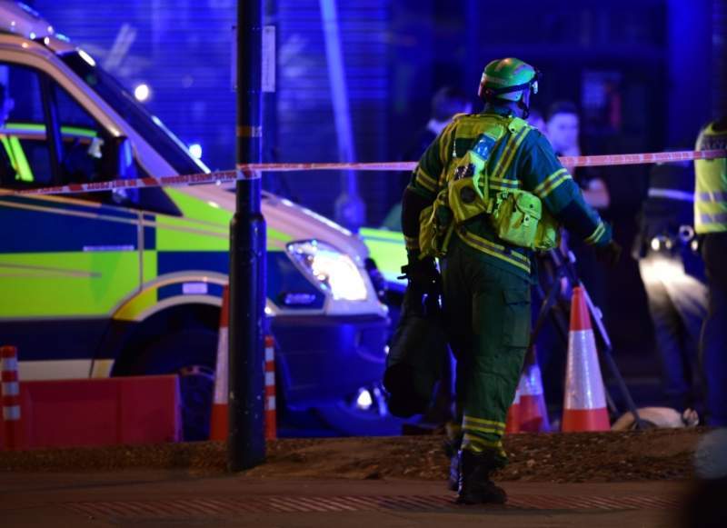英国发生多起袭击 男子持尖刀刺向人群（视频） - 6