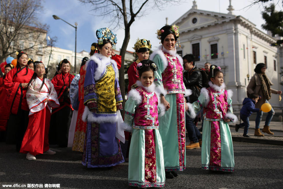 葡萄牙华人庆新春 古装美女酷似甄嬛_腾讯新闻
