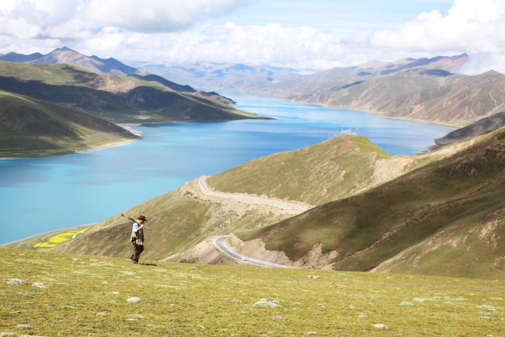 绝大多数人去珠峰路上忽略的这段风景，竟是藏族圣地夏天花海徜徉