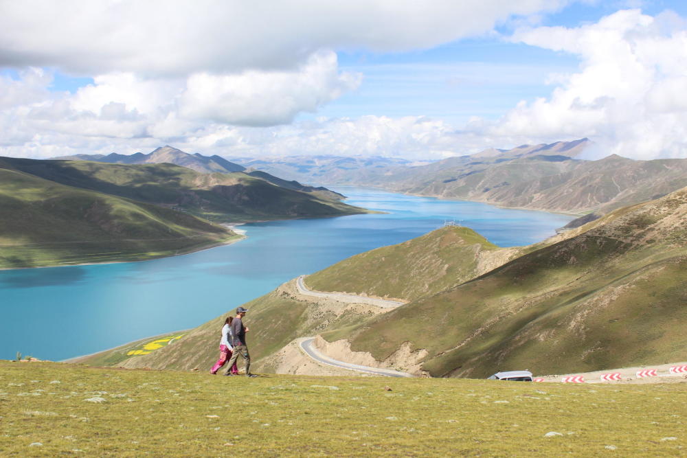 绝大多数人去珠峰路上忽略的这段风景，竟是藏族圣地夏天花海徜徉