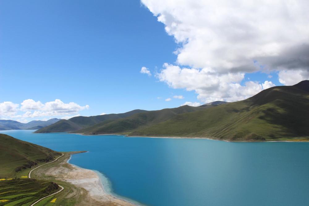 绝大多数人去珠峰路上忽略的这段风景，竟是藏族圣地夏天花海徜徉