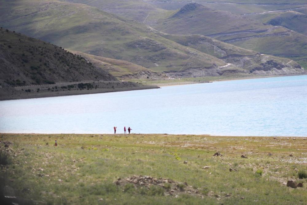 绝大多数人去珠峰路上忽略的这段风景，竟是藏族圣地夏天花海徜徉