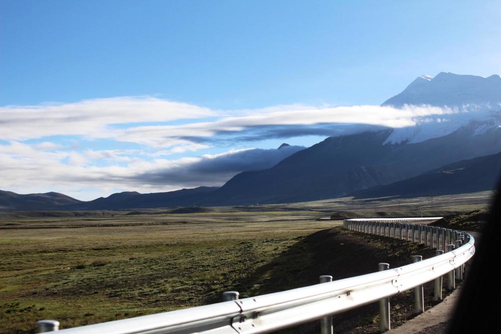 绝大多数人去珠峰路上忽略的这段风景，竟是藏族圣地夏天花海徜徉