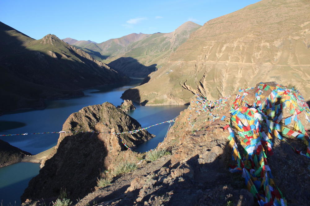 绝大多数人去珠峰路上忽略的这段风景，竟是藏族圣地夏天花海徜徉