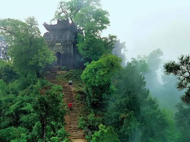 这座古城，被称为西北小江南！有熊猫出没，还藏了一条挂壁公路！