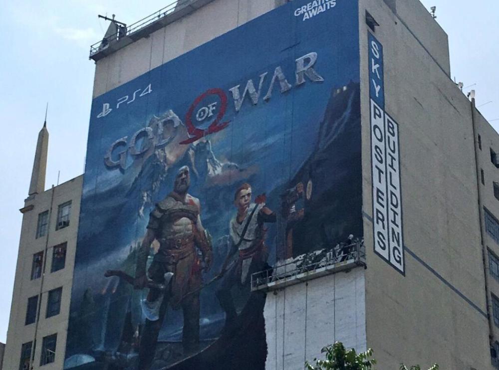 （《战神》E3巨型墙体海报接近完工）