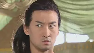 穿阿玛尼的小政协委员和拍青春片的浪漫少女