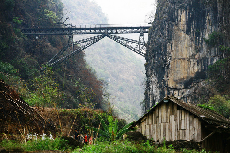 云南米轨铁路上的人字桥，历经百年磨损，到今天一颗螺钉都没换过