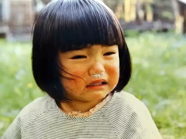 开心了就露着一口小白牙,不开心了大不了冒出鼻涕泡泡.