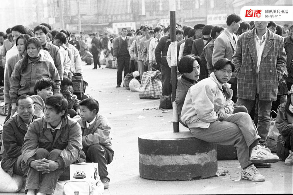 【图话】春运路上,衣锦还乡