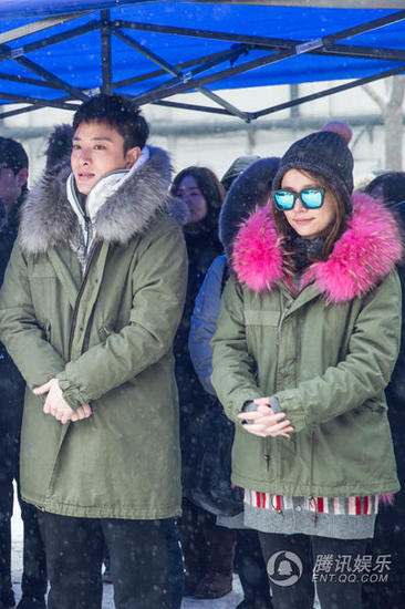 谢娜与赵丽颖撞衫:一件衣服两种风格