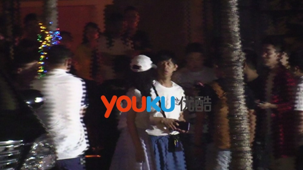 张杰谢娜恩爱如初，夜会何炅甜蜜同玩&quot;密室逃脱&quot;