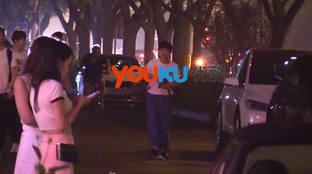 张杰谢娜恩爱如初，夜会何炅甜蜜同玩&quot;密室逃脱&quot;