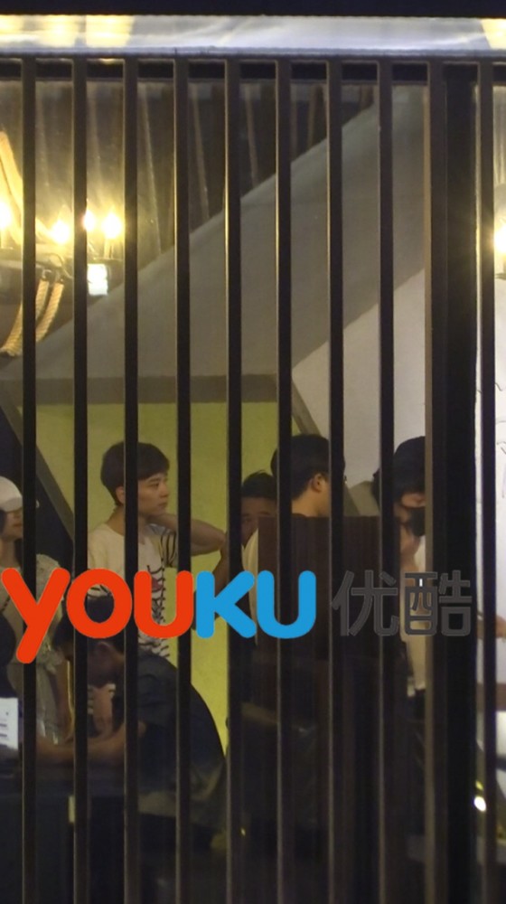 张杰谢娜恩爱如初，夜会何炅甜蜜同玩&quot;密室逃脱&quot;